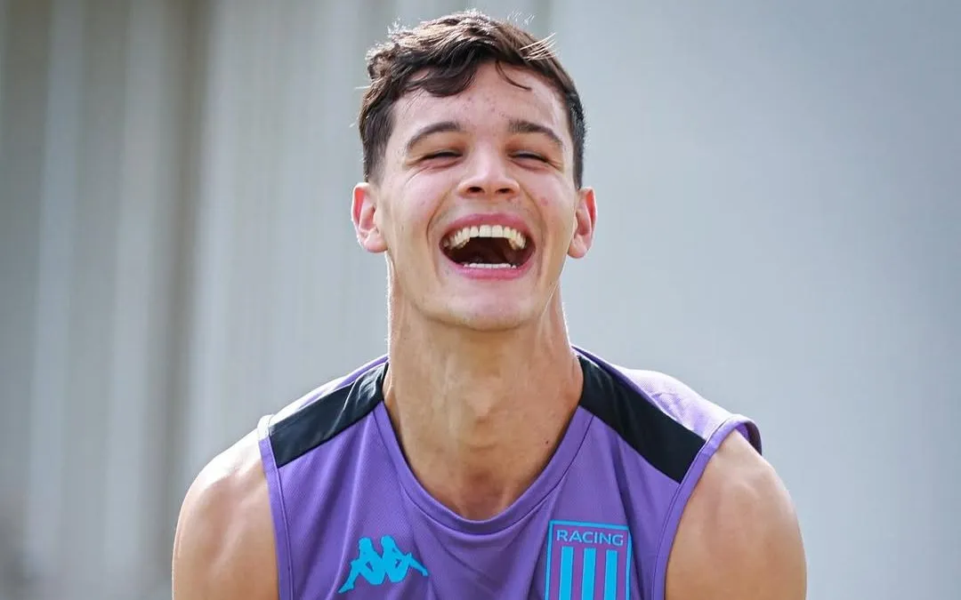 Carboni seguirá en Racing hasta 2027 (@valentincarboni_).