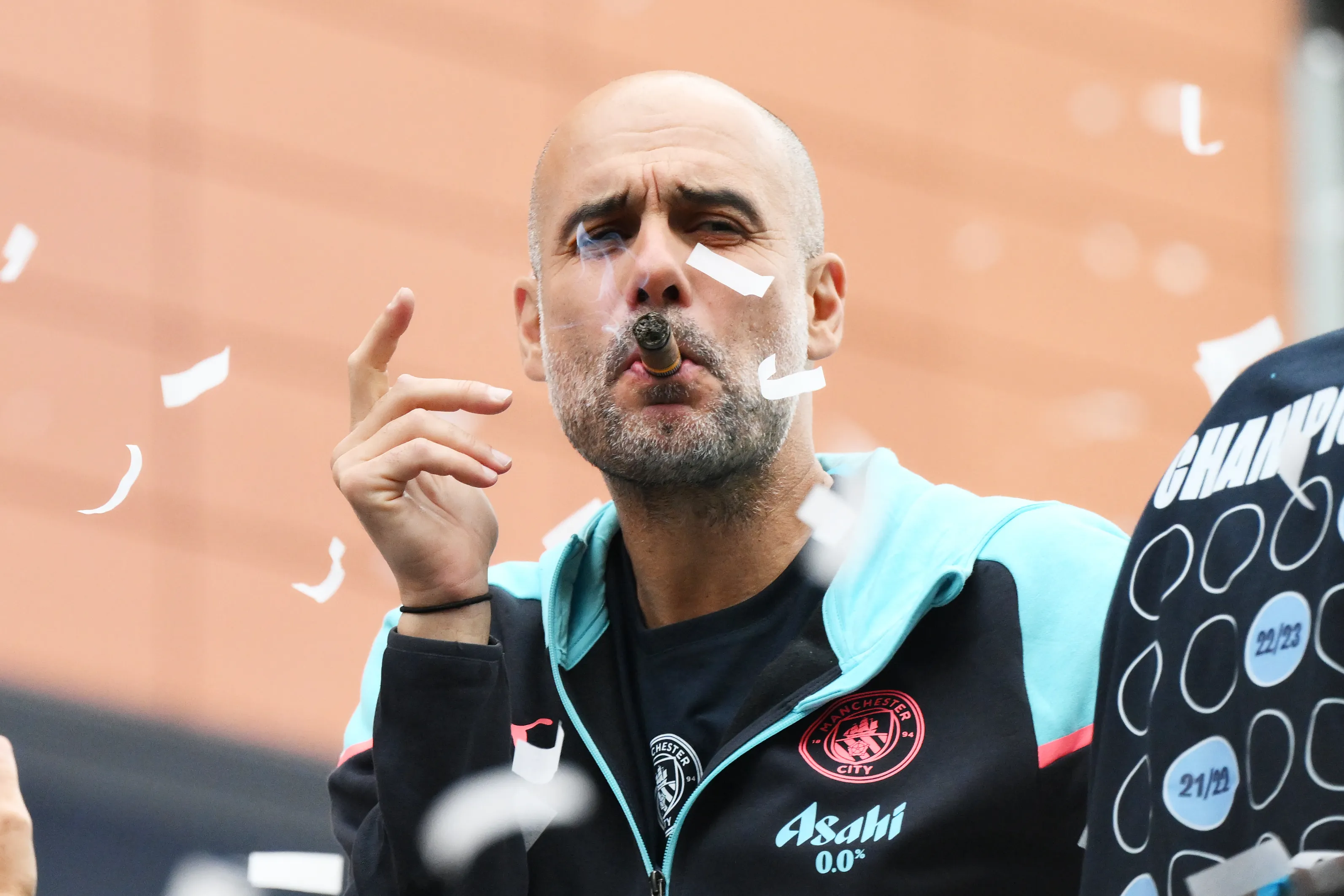 Pep celebra la FA Cup 2025/26, lo que podría haber sido su último título con Manchester City (Getty Images).