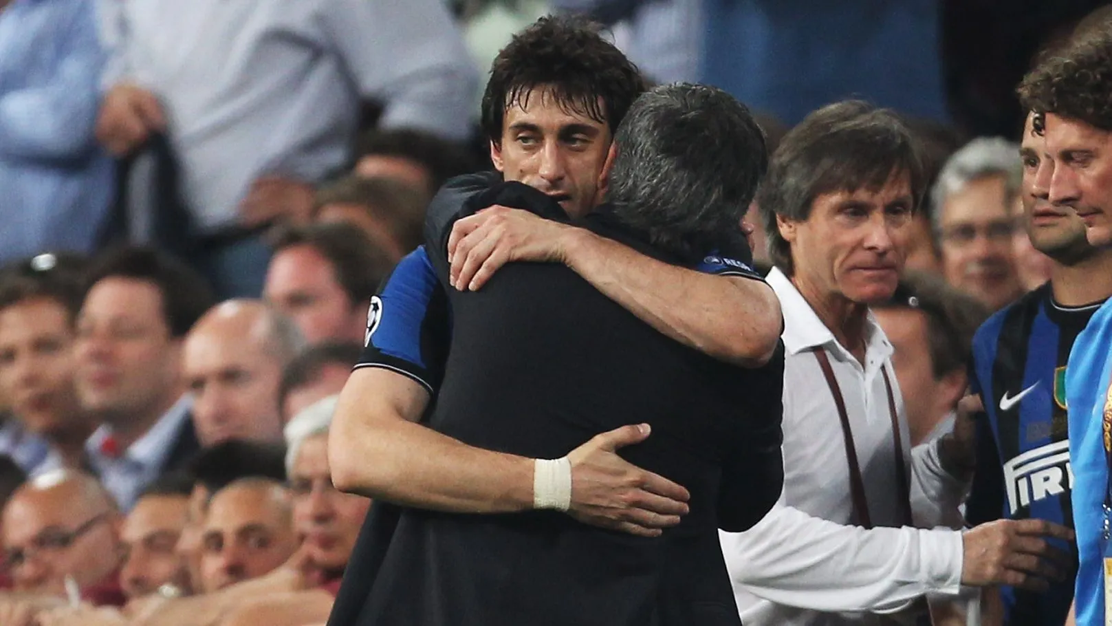 El abrazo de Diego Milito y José Mourinho en la final de la Champions League 2009/2010. Getty Images.