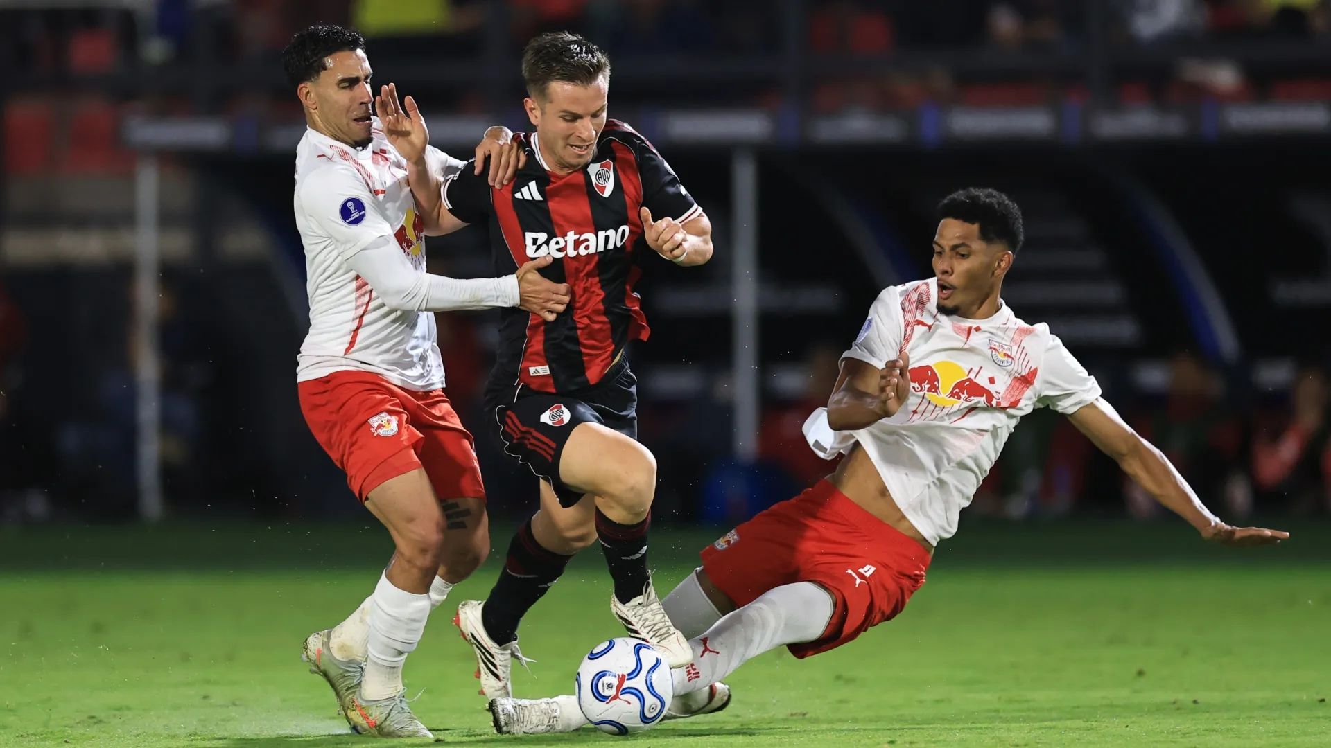 En Brasil el Millonario consiguió una victoria agónica con un gol de Lucas Martínez Quarta en tiempo de descuento.