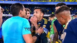 Leandro Paredes se queja del arbitraje de Jesús Valenzuela.