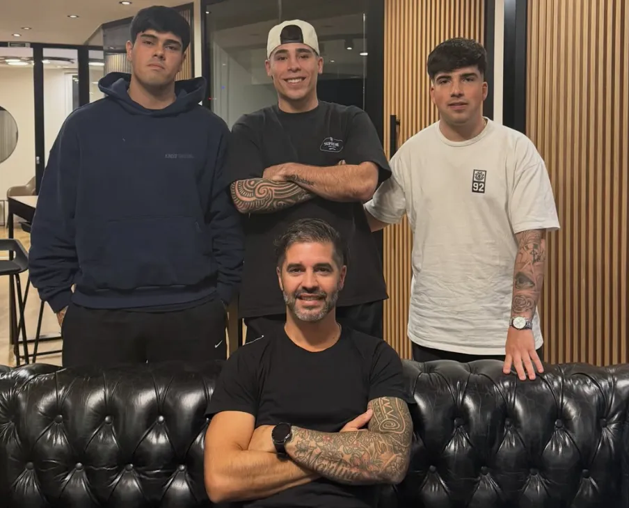 Vizcarra con los chicos de Hoy hay que ganar. (Foto: @hqg.mixon).