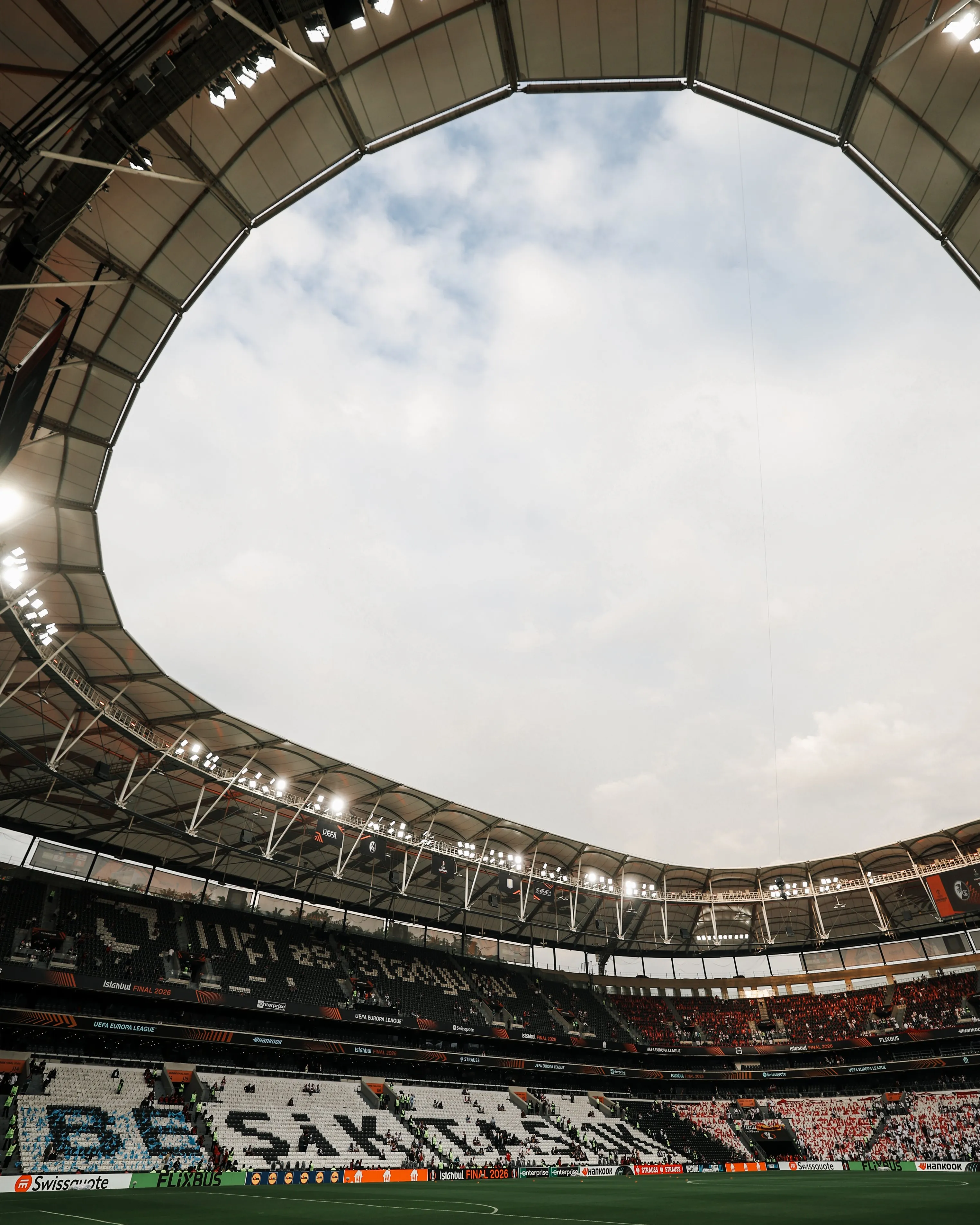 Así luce el estadio de Besiktas para la final de la Europa League.