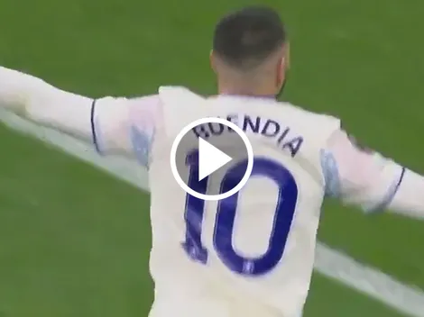 El golazo de Buendía ante Friburgo en la final de la Europa League