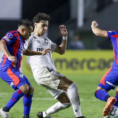 San Lorenzo levantó un 2-0 en contra, le empató a Santos y lo dejó al borde de la eliminación