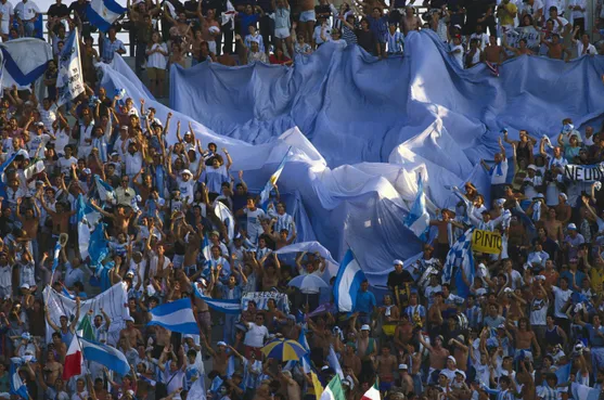Fanáticos apoyando a la selección de su país