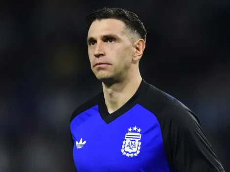 Cómo está Dibu Martínez tras fracturarse el dedo en la final de la Europa League