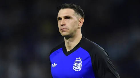 Cómo está Dibu Martínez tras fracturarse el dedo en la final de la Europa League