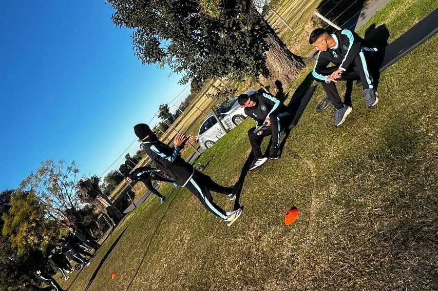 Los jugadores se entrenan en Escobar. Foto Buenos Aires City.