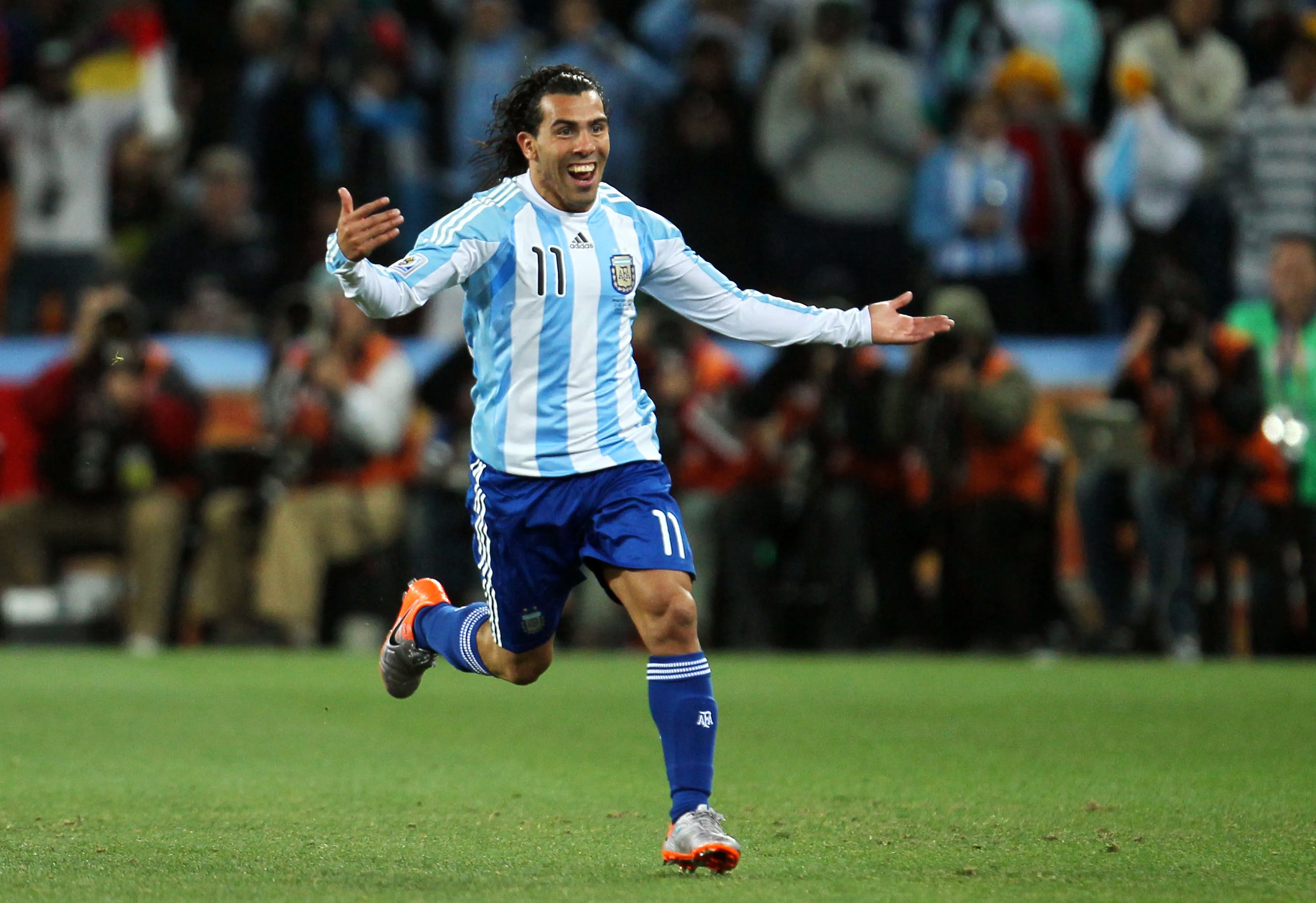 Carlos Tevez celebra su fol ante México en el Mundial de Sudáfrica 2010. (Chris McGrath/Getty Images)