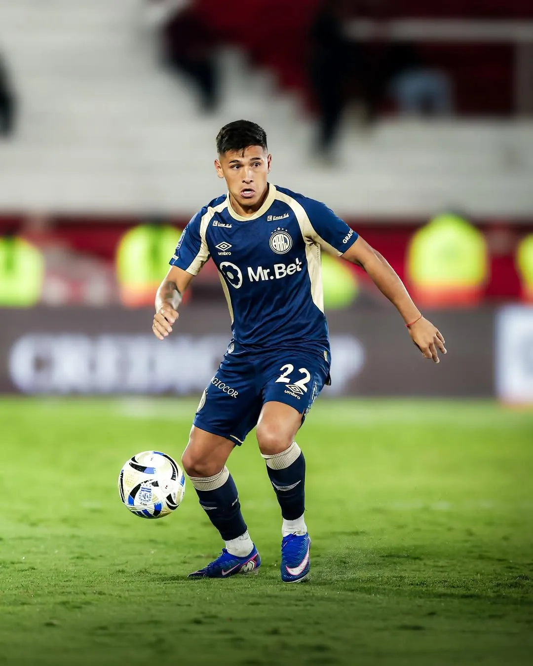 Leandro Lozano, futbolista uruguayo de Argentinos Juniors. (@leandrolozano.15)
