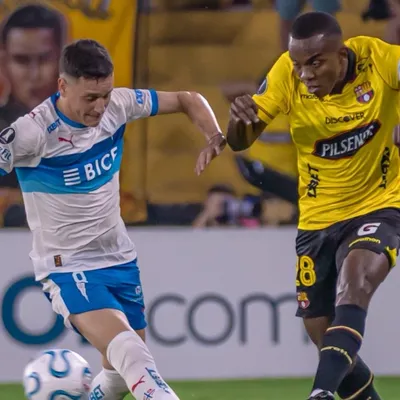 Universidad Católica venció a Barcelona y complicó las chances de Boca