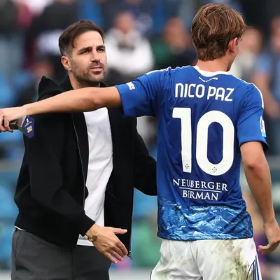 Cesc Fábregas cruzó a Javier Zanetti por el futuro de Nico Paz: “No jugará en Inter”
