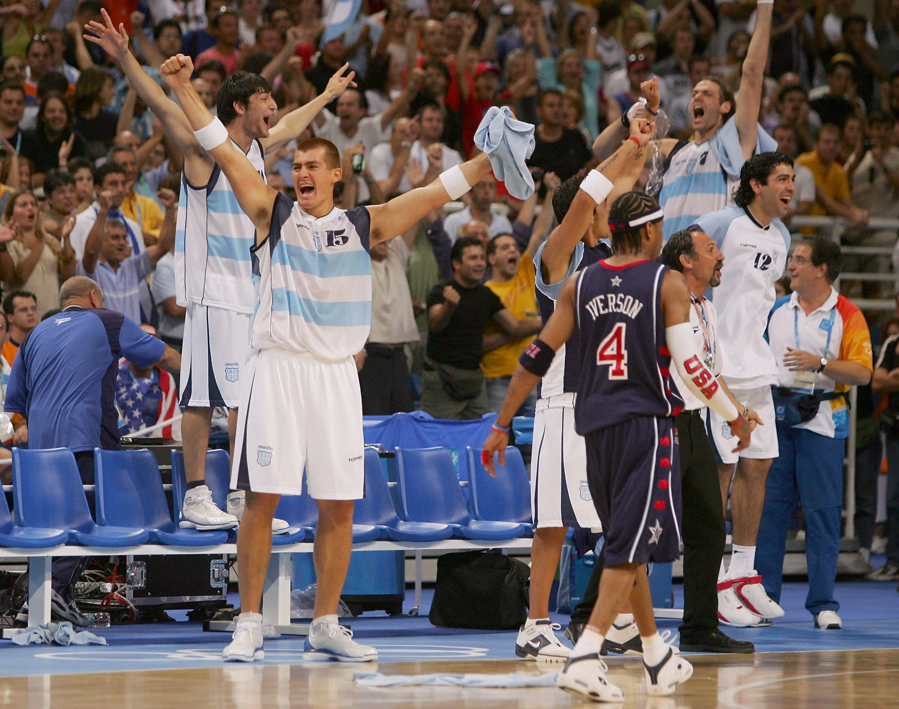 Argentina le ganó a EEUU en Atenas 2004, con Delfino como uno de los protaonistas (Getty)