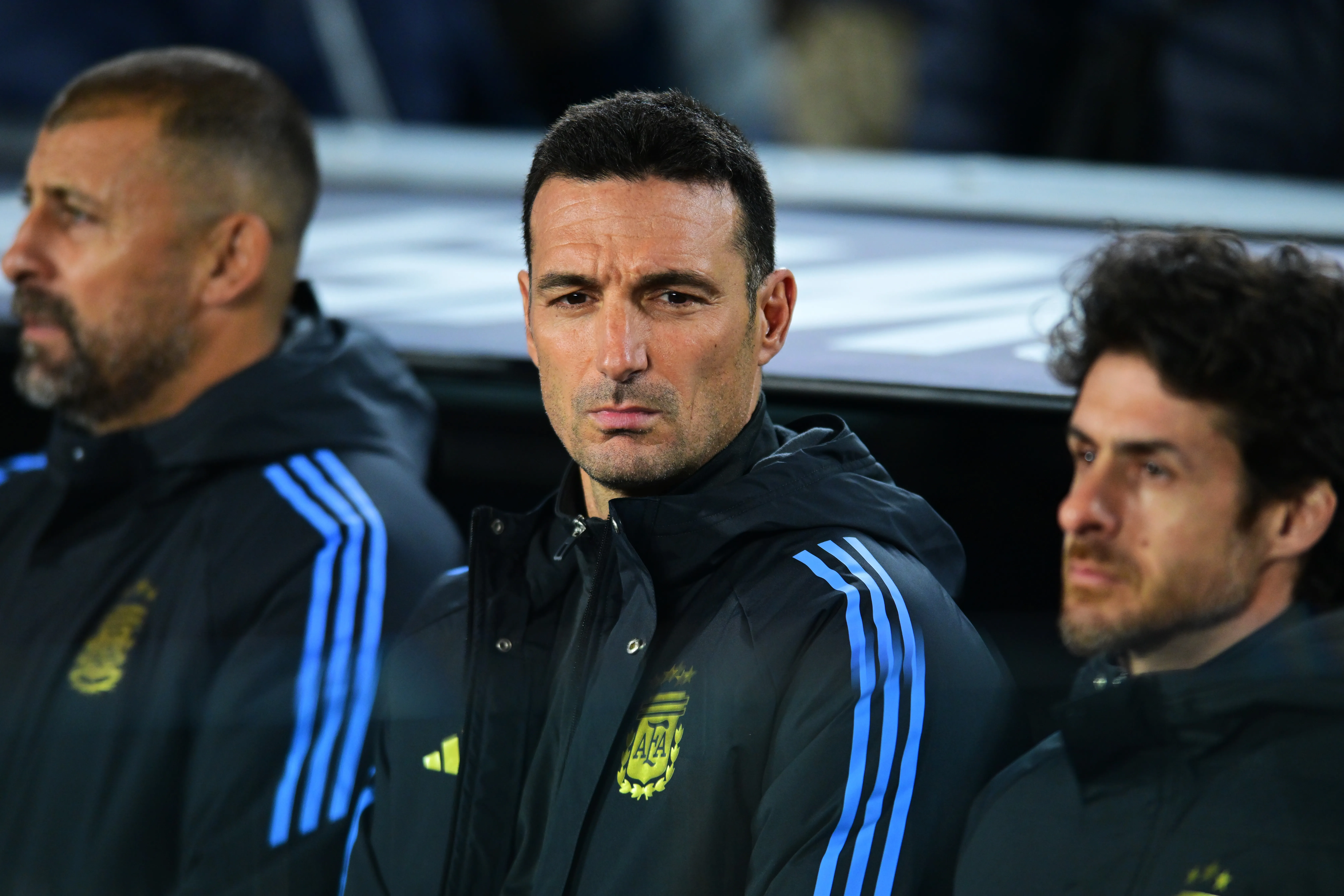 Lionel Scaloni junto a su cuerpo técnico de la Selección Argentina. (Getty Images)