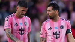 Lionel Messi junto a Rodrigo De Paul.