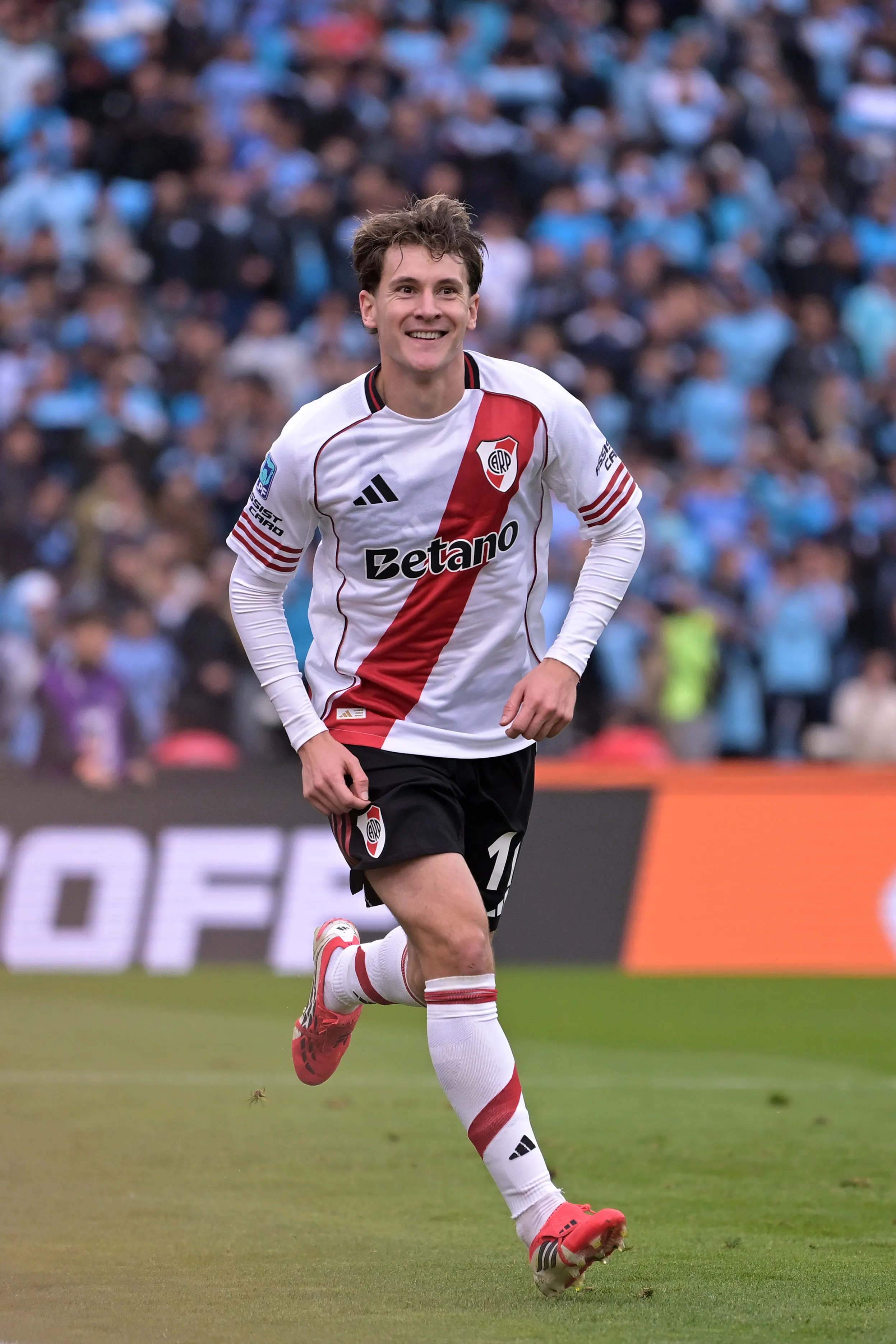Colidio tras marcarle a Belgrano. (Foto: Getty).