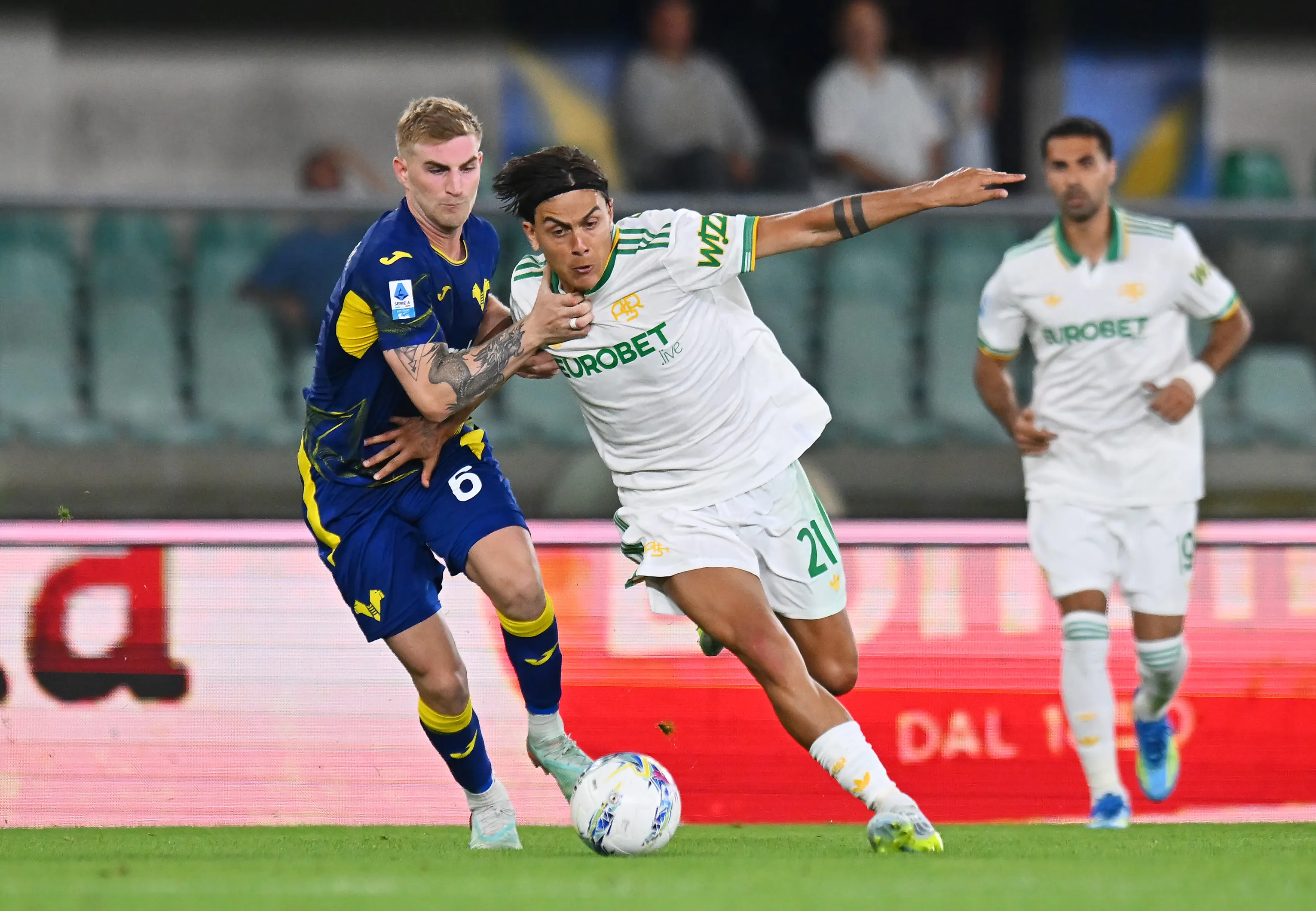 Paulo Dybala y Nicolás Valentini en Roma vs. Hellas Verona. Getty Images.