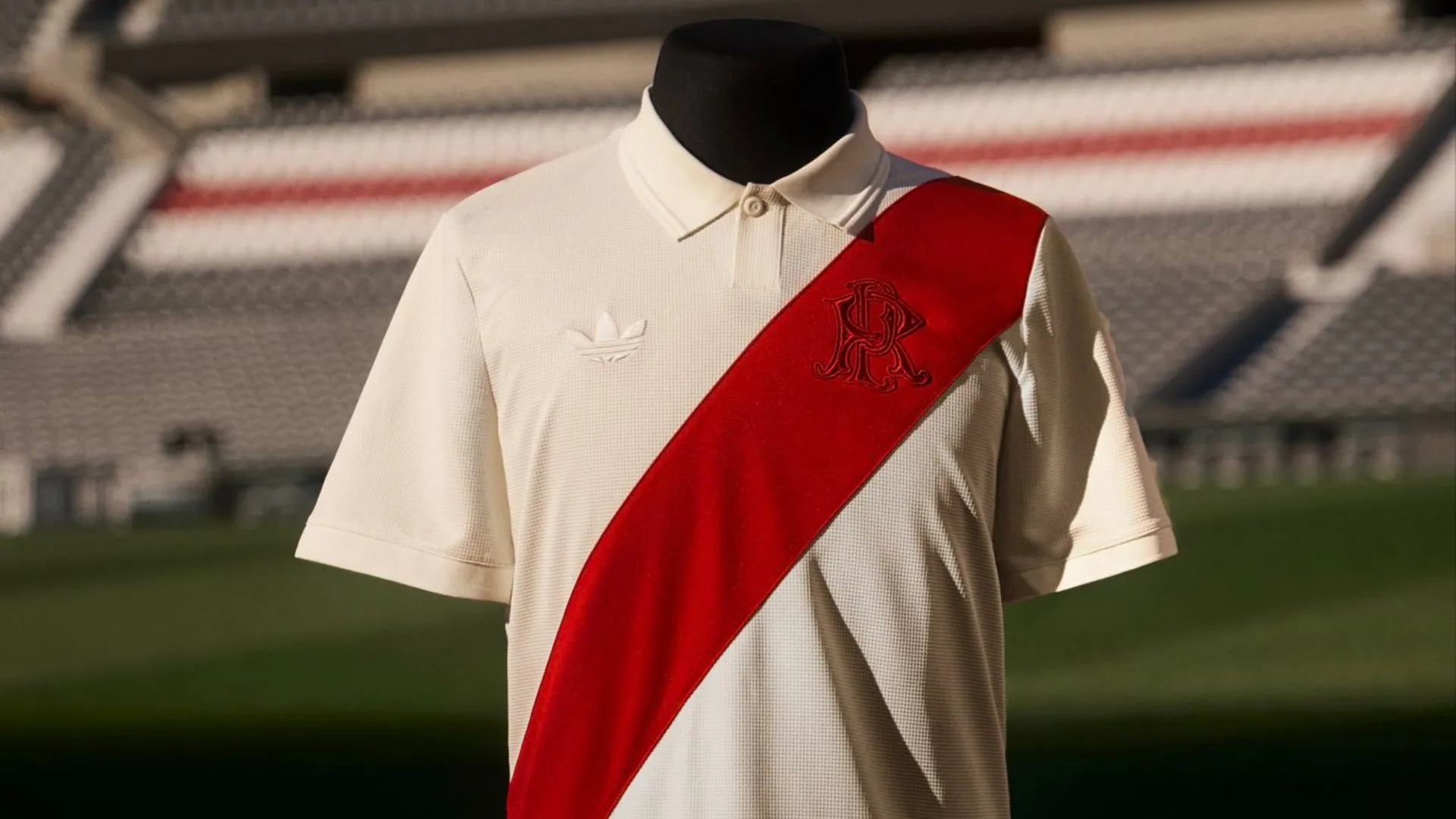 La nueva camiseta de River. (Foto: Adidas).