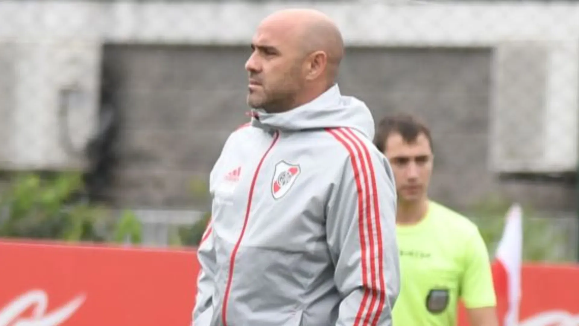 Luigi Villalba en la Reserva de River como DT. (Foto: Prensa River).