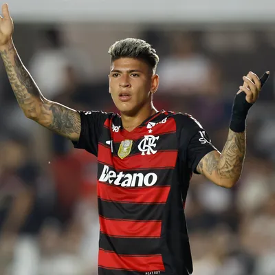 El drama de Carrascal: los hinchas de Flamengo fueron a su casa y estaba de fiesta con mujeres