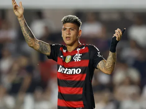 El drama de Carrascal: los hinchas de Flamengo fueron a su casa y estaba de fiesta con mujeres