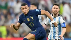 Messi y Mbappé en plena disputa de la final de Qatar 2022.