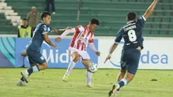 Racing e Independiente Petrolero juegan por el honor.