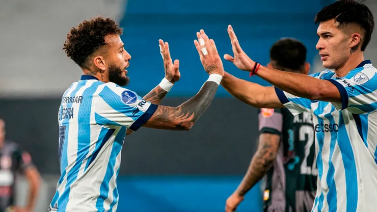 Duván Vergara celebra su gol ante Independiente Petrolero.