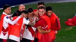 Los jugadores de River celebran el gol de Maxi Salas ante Blooming.