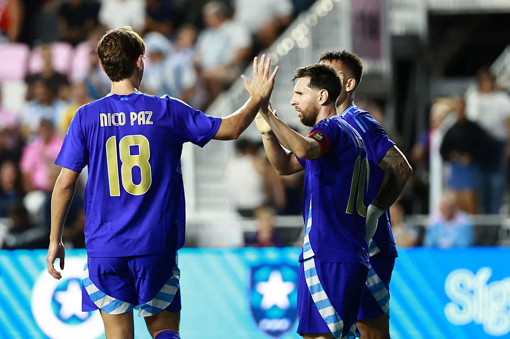 Nico Paz y Messi, los dos extremos de la lista. (Getty)