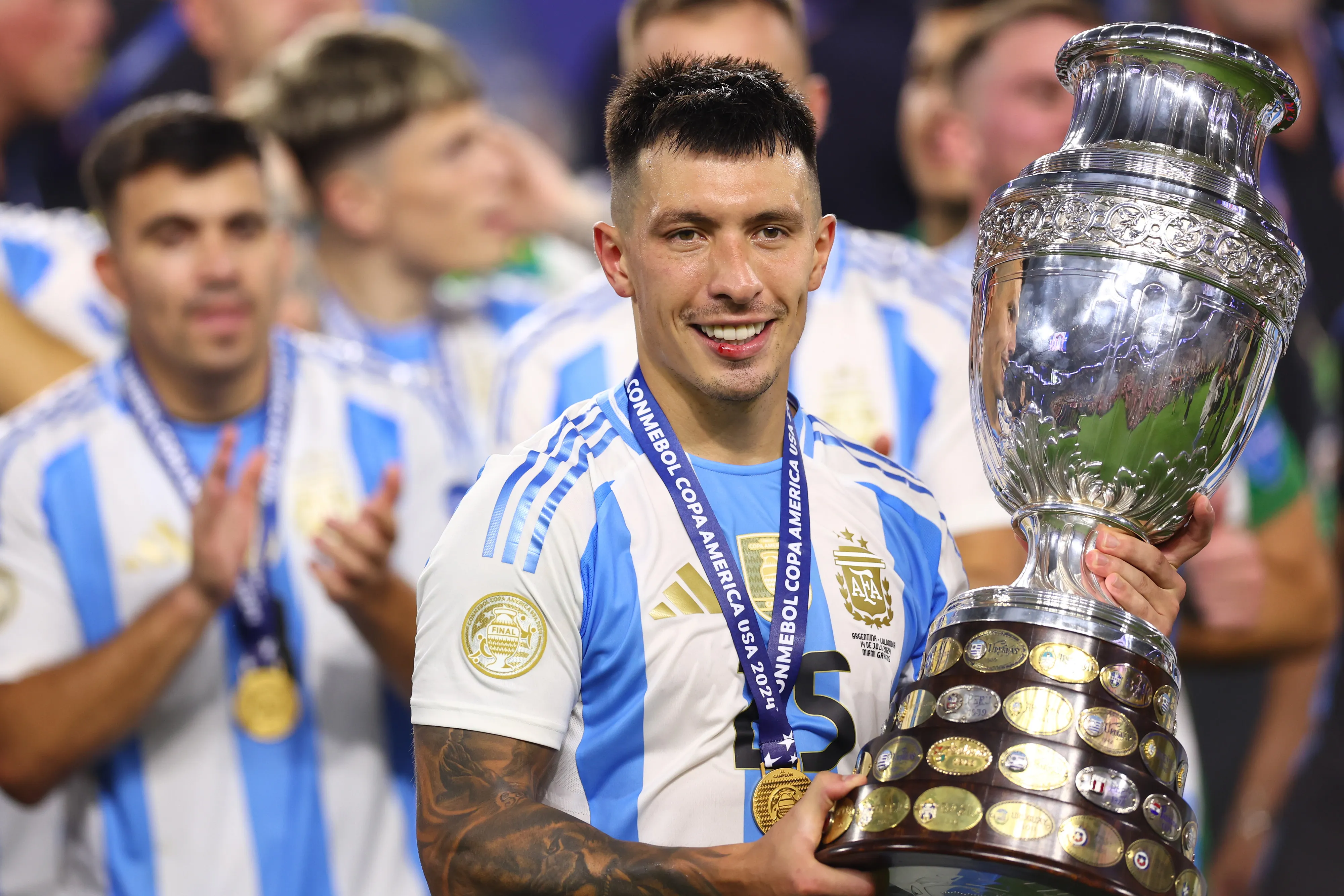 Lisandro Martínez jugará su segundo Mundial