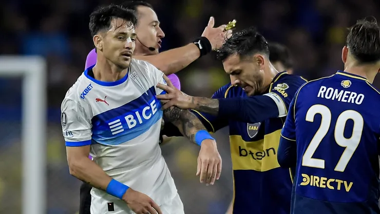 Fernando Zampedri en un cruce con Leandro Paredes.