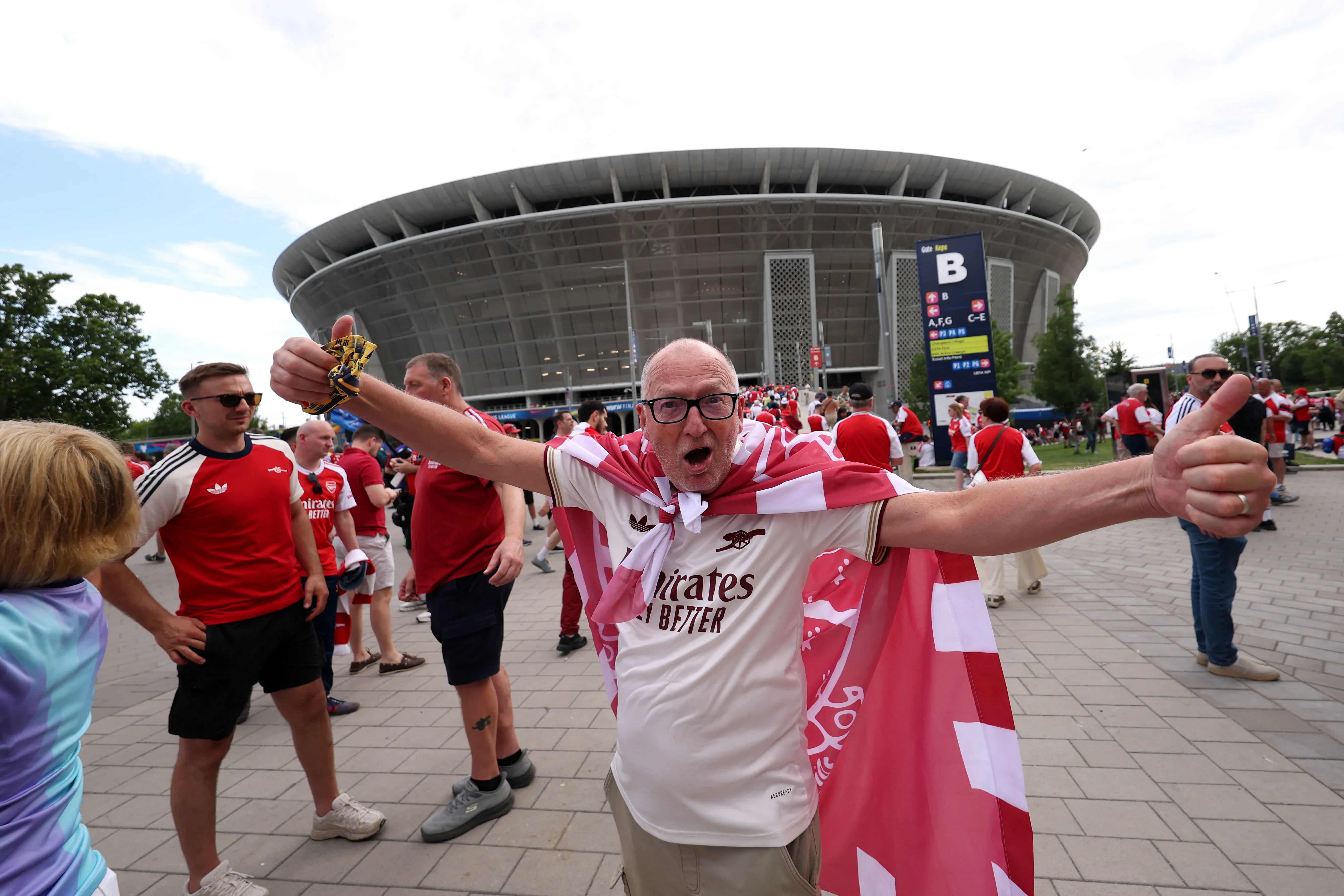 Fanáticos de Arsenal se acercan al estadio. (Richard Heathcote/Getty Images)