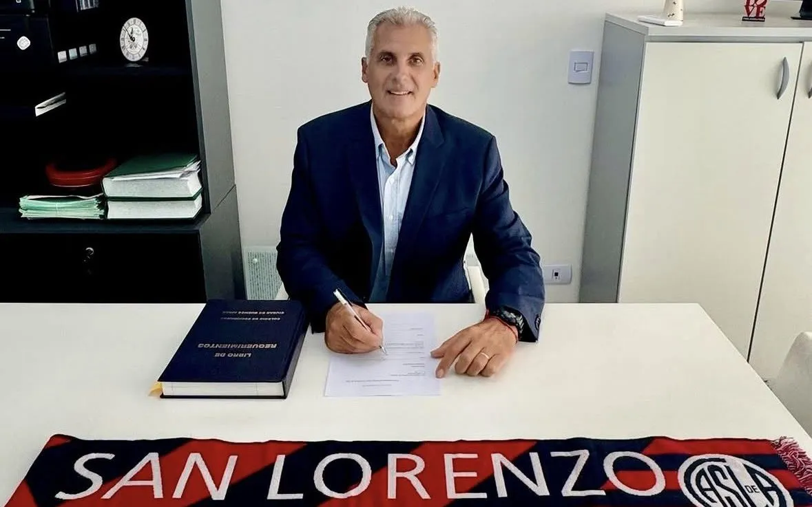 Marcelo Culotta fue electo nuevo presidente de San Lorenzo (@frenesiazulg).