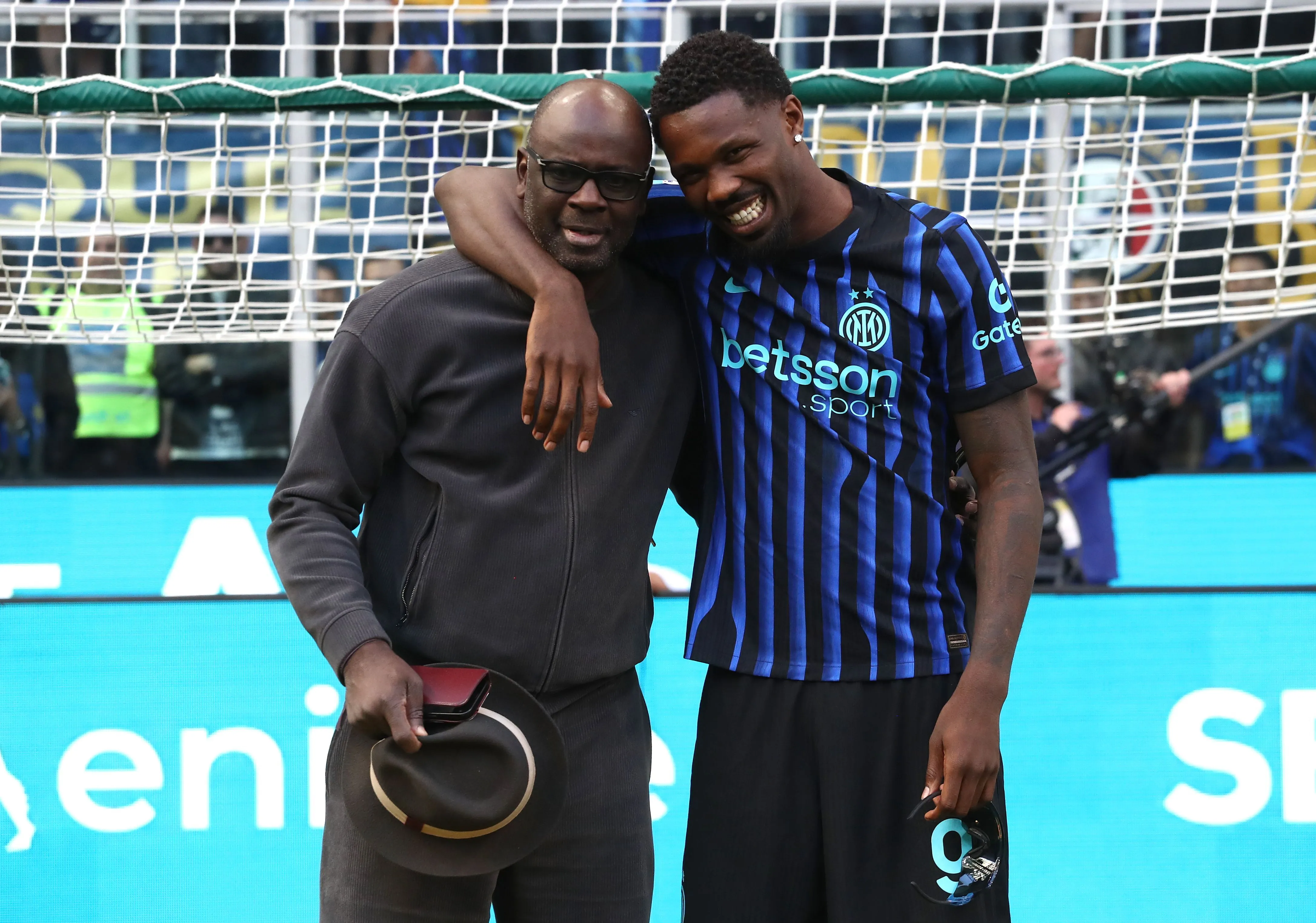 Marcus Thuram, delantero de Inter de Milán, junto a su padre Lilian. (Getty Images)