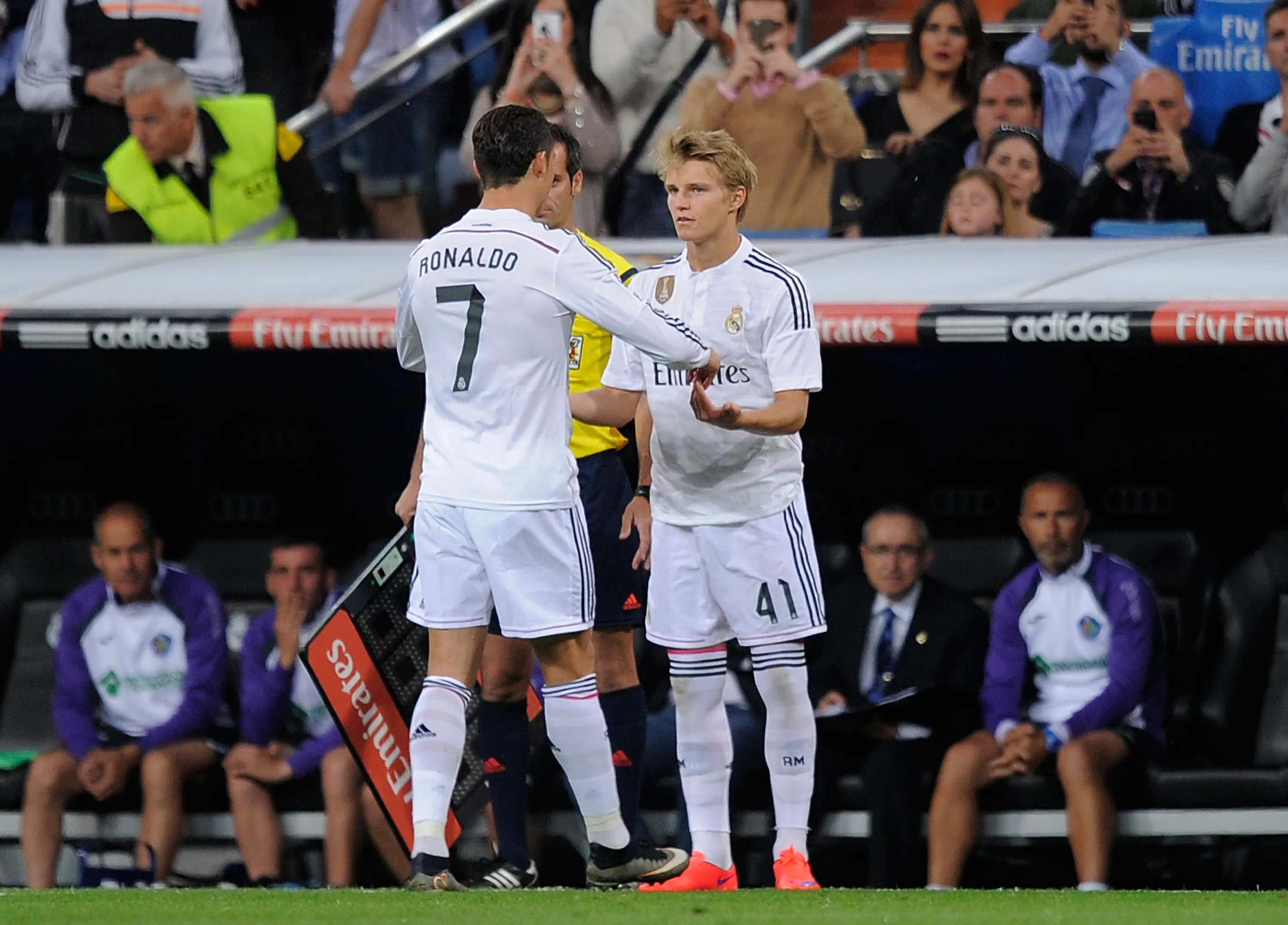Martin Odegaard ingresó por Cristiano Ronaldo en su debut en Real Madrid. (Getty Images)