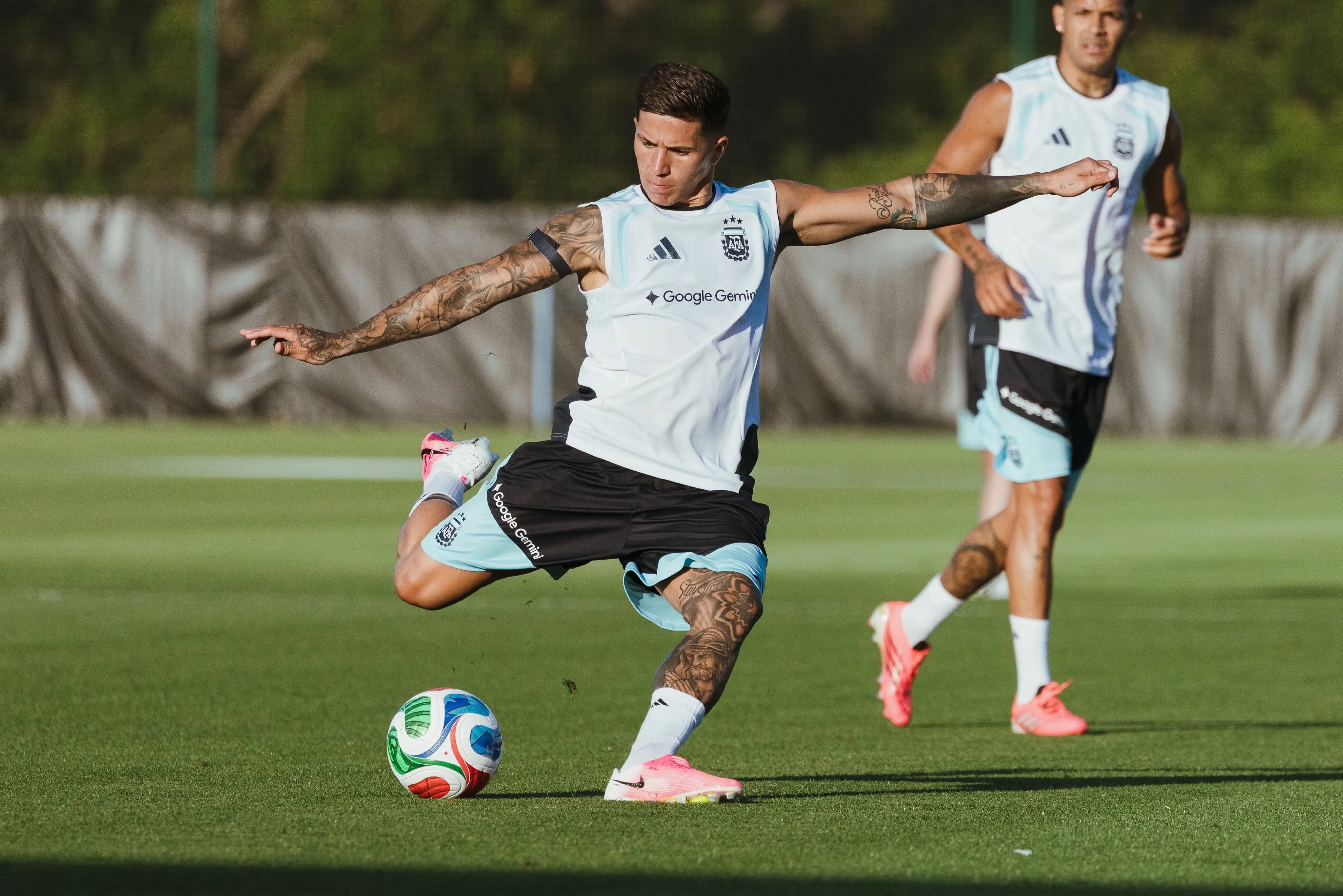 Enzo Fernández, en el entrenamiento del lunes. Foto: @Argentina.