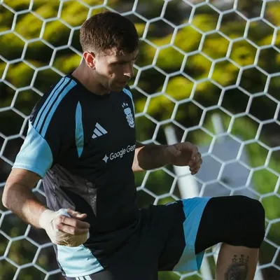 Dibu Martínez reveló que su lesión evita que pueda entrenar al 100%