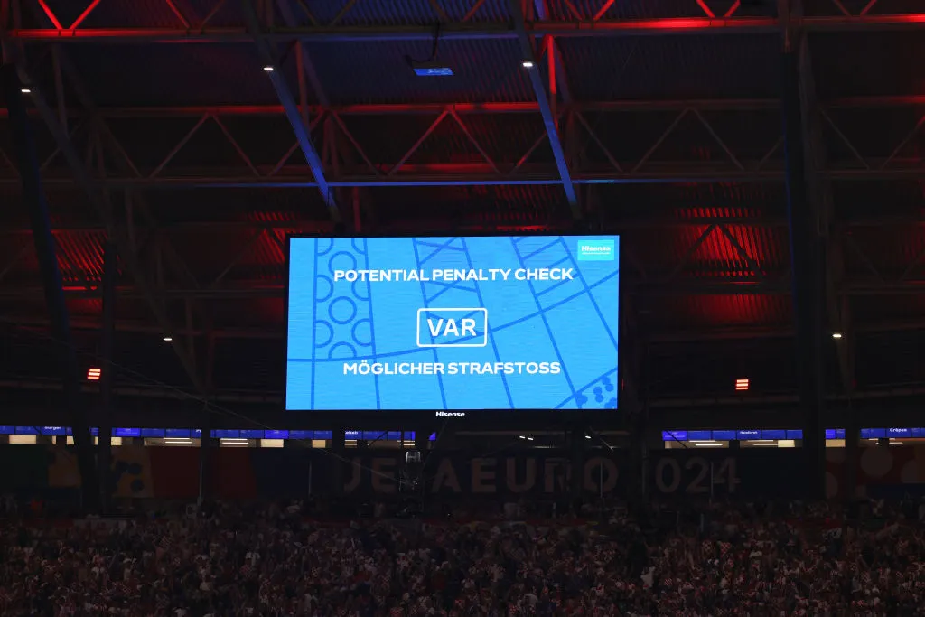 El VAR tendrá más oportunidades de intervenir. (Getty)
