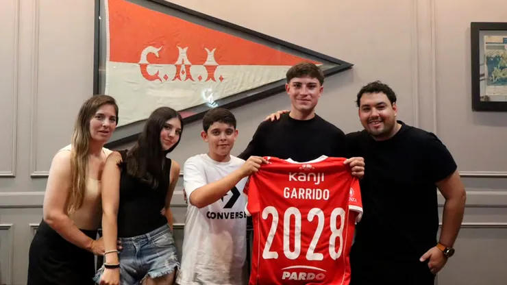 Nicolás Garrido, futbolista de Independiente denunciado por violencia de género.