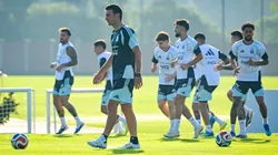 Emiliano Martínez, Nahuel Molina, Gonzalo Montiel, Nicolás Paz, Leandro Paredes y Lionel Messi son los jugadores que siguen lesionados.