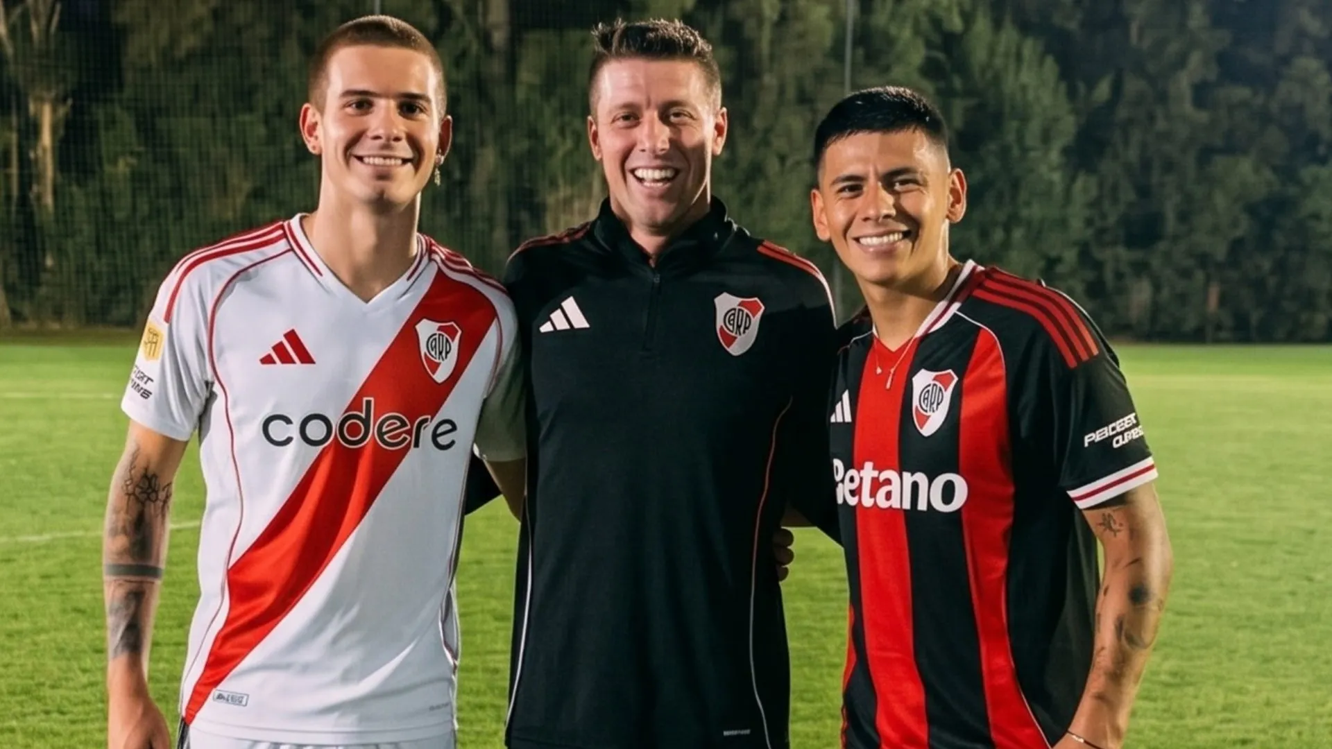 Mastantuono y Echeverri con la de River. (Foto: @claudioehceverri_).