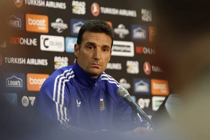 Scaloni tuvo su primera conferencia desde Estados Unidos.
