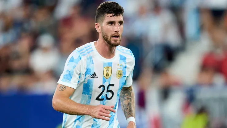 Marcos Senesi se entrena en Ibiza a la espera de que lo llame Lionel Scaloni para que se sume a la Selección Argentina por Leonardo Balerdi.