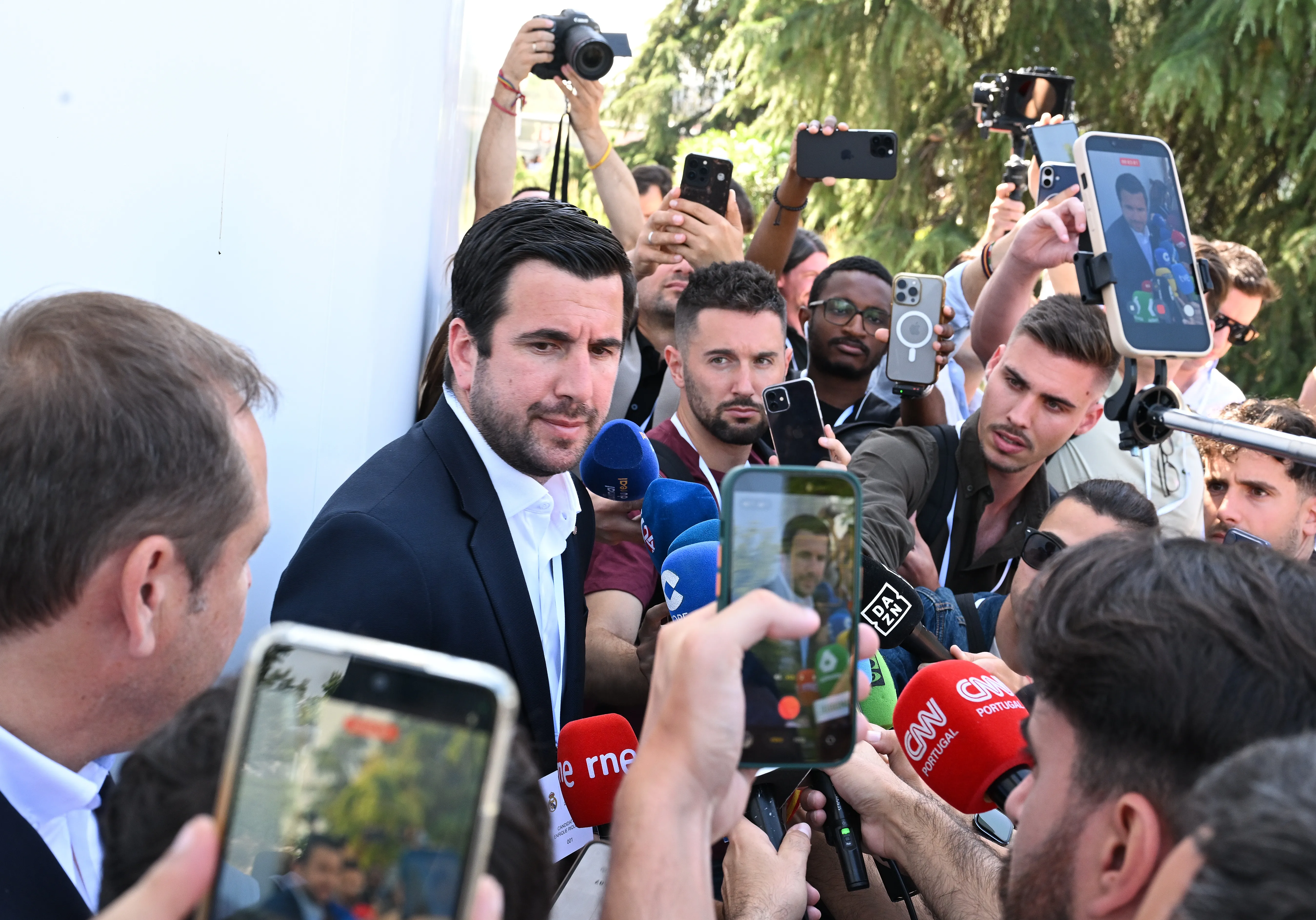 Enrique Riquelme, la oposición de Florentino Pérez en Real Madrid (Getty Images).
