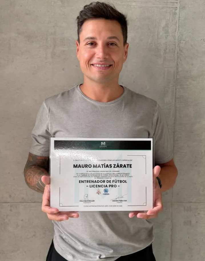 Mauro Zárate se recibió de entrenador. (Foto: @oficialmaurozarate).