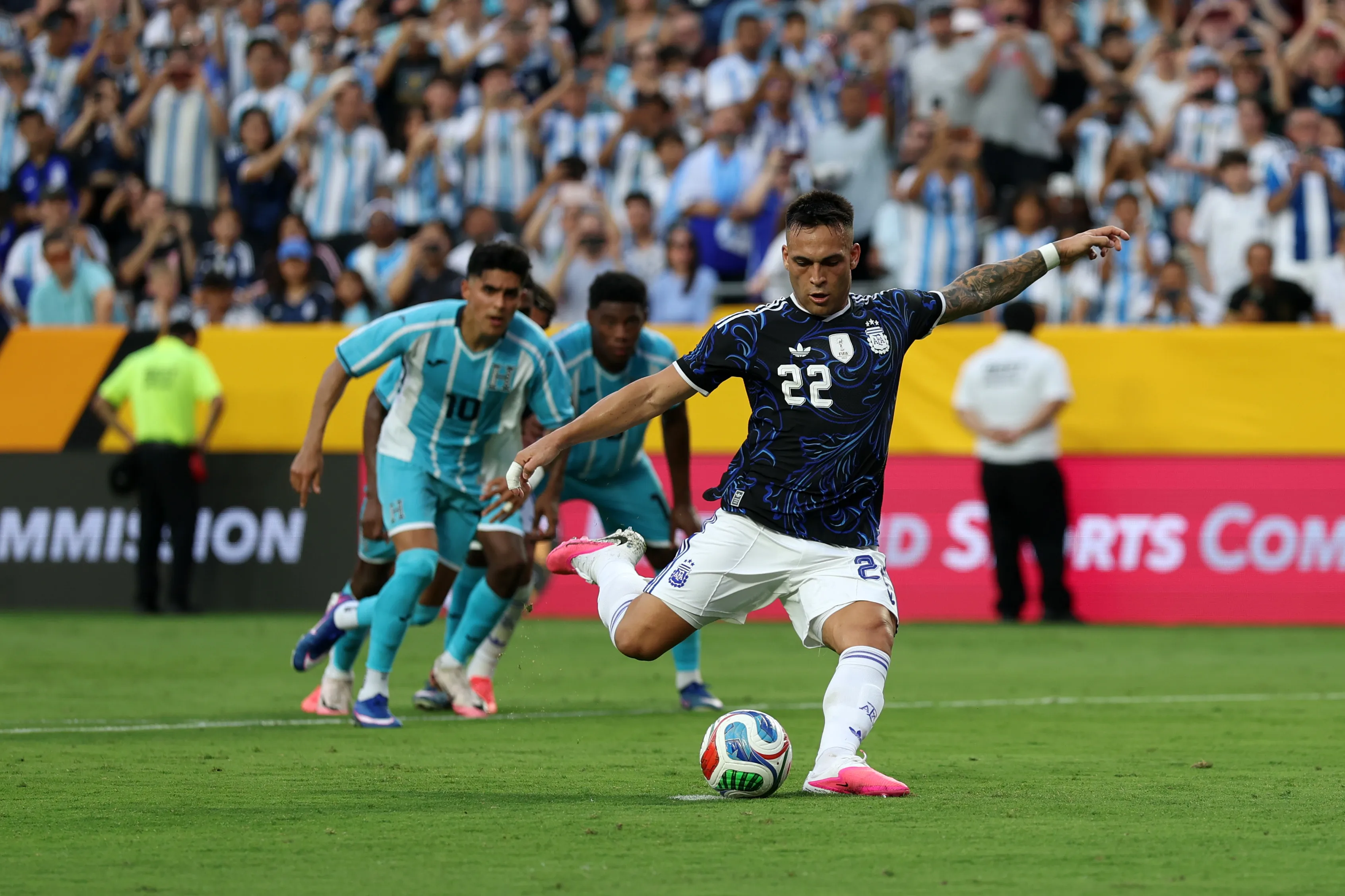 Lautaro Martínez viene de marcar un gol y registrar una asistencia en la victoria de Argentina 2 a 0 sobre Honduras. Getty Images.