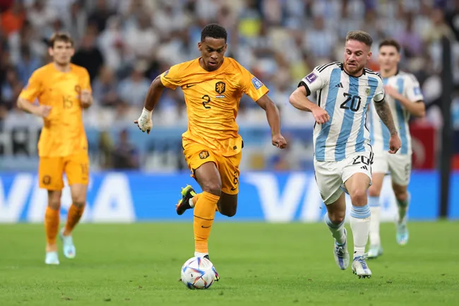 Jurrien Timber, en Países Bajos vs. Argentina en el Mundial 2022. (Getty Images)