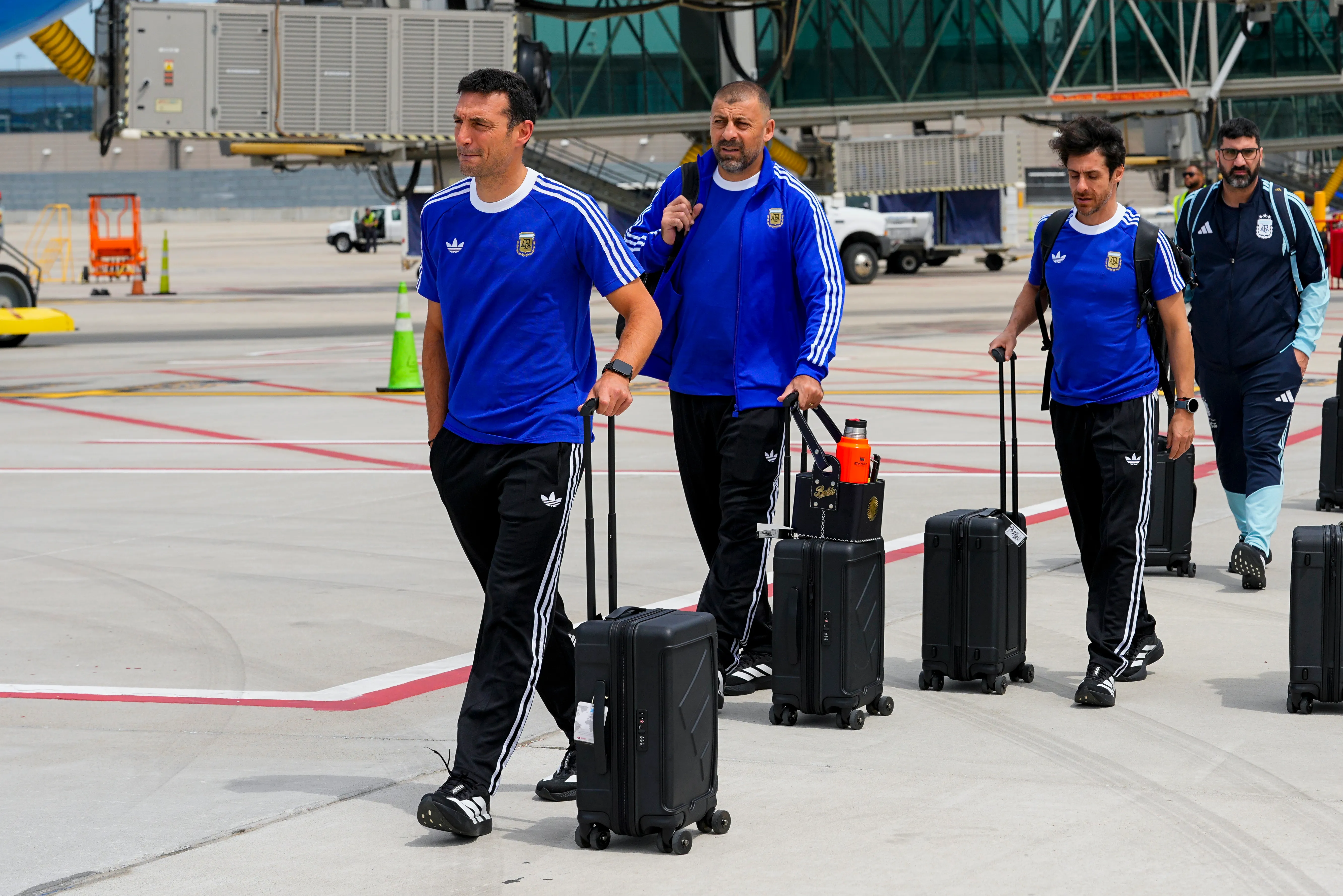 Lionel Scaloni en su arribo a Estados Unidos. (Foto: Getty)